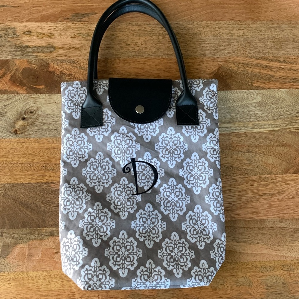 Patterned lunch wine bag bag taupe white black embroidered letter D